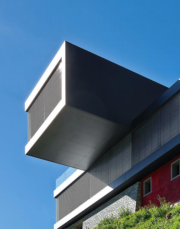 Fachada de casa con arquitectura moderna